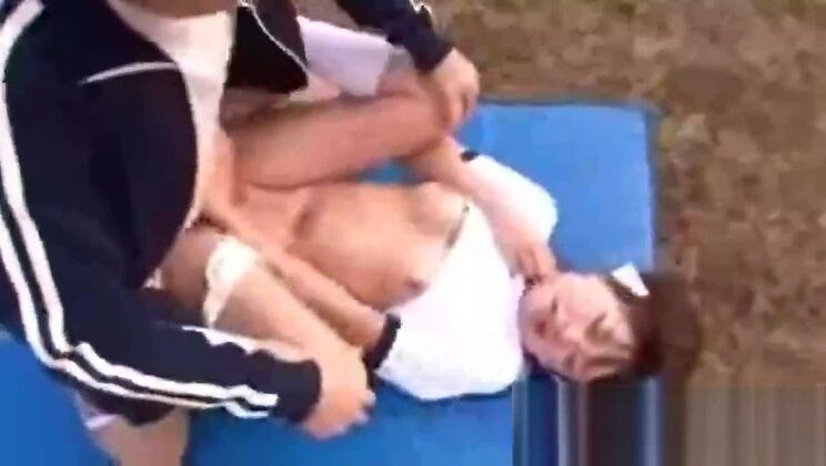 Adorabile cagna orientale in un vero video di scopata dura