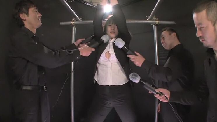 Una bella troia giapponese in un film porno spinto