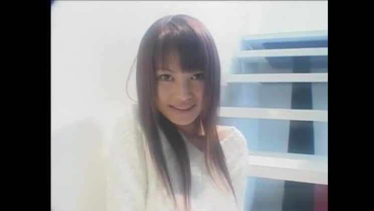 Una ragazza giapponese formosa e zuccherina è stata penetrata molto duramente