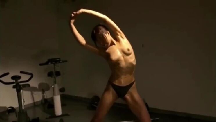 Splendida ragazza giapponese in un video porno amatoriale privato