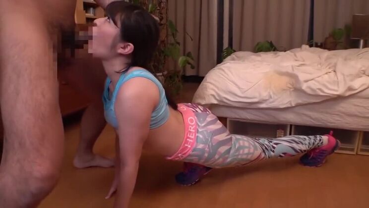 Piacevole ragazza giapponese