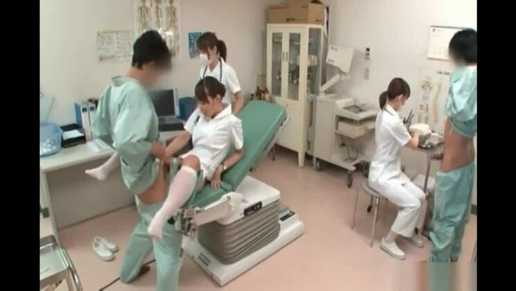 Affascinante puttana orientale con piccole tette in un bellissimo video amatoriale