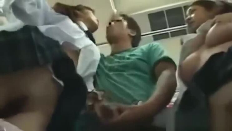 Ragazza asiatica seducente