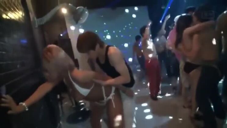 una donna orientale dall'aspetto divino