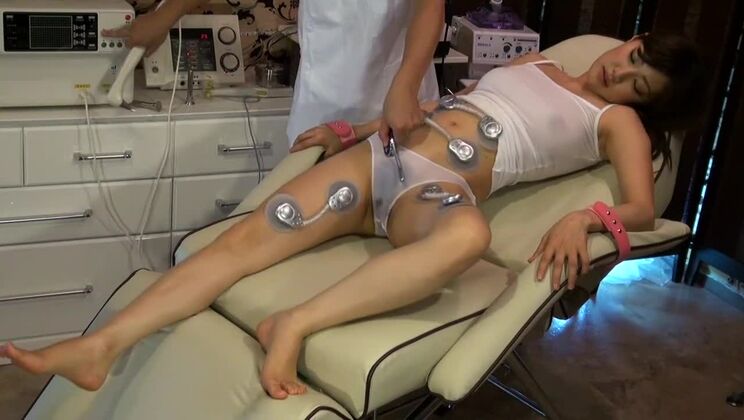 Succosa prostituta orientale che si esibisce in un fantastico video porno amatoriale