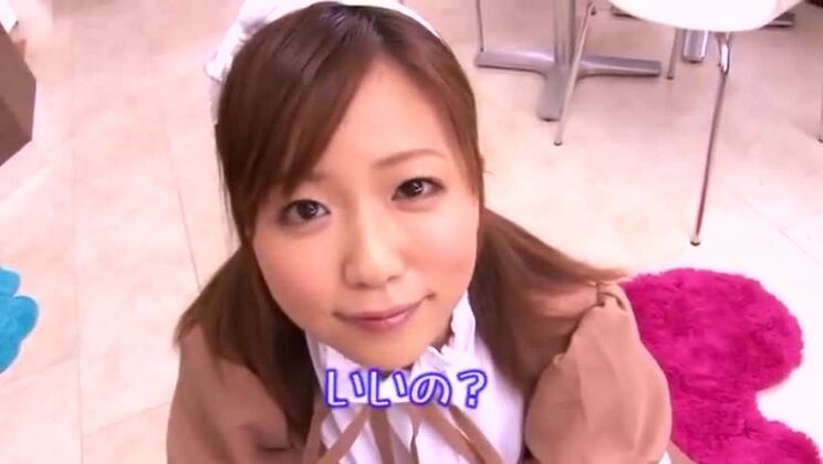 Seducente cagna asiatica dalle piccole tette con un fantastico porno fetish