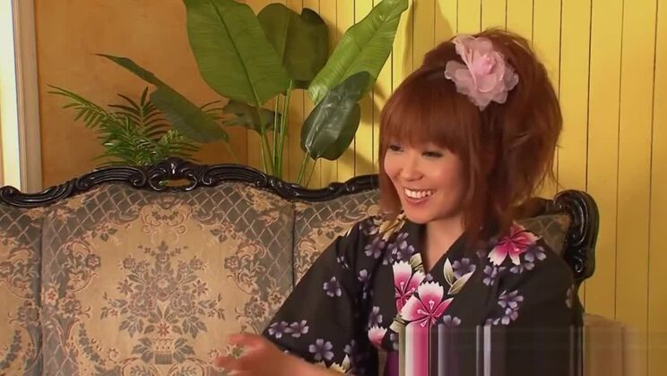 Splendida donna giapponese dalla carnagione scura