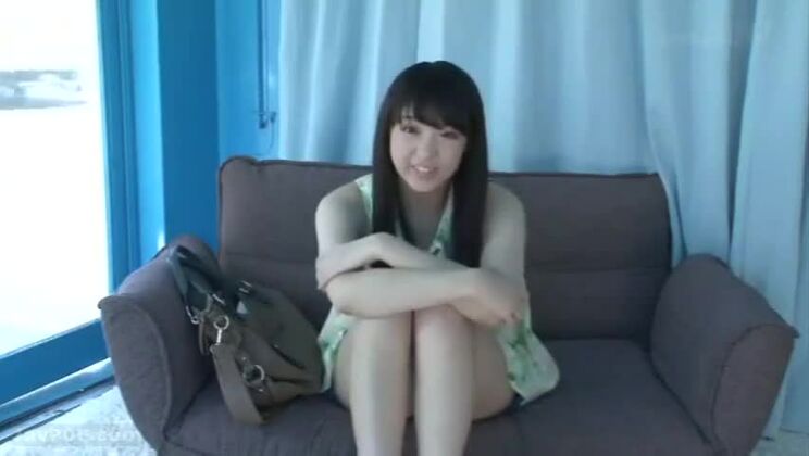 Una graziosa troia giapponese che si fa fare un'incredibile scopata amatoriale