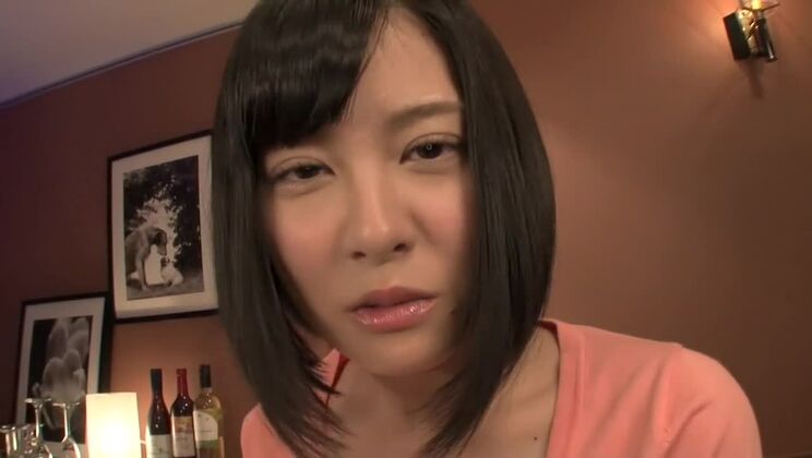 Una tranquilla signora giapponese riceve un massaggio perverso