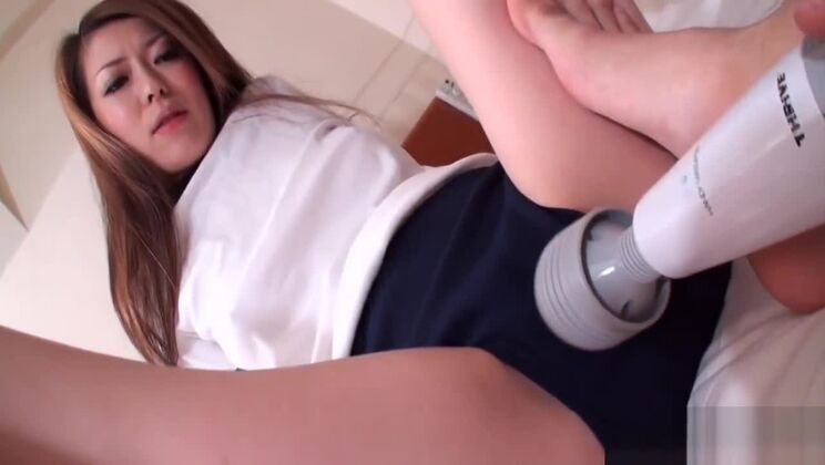 Bellissima troia giapponese in una scena hardcore sfrenata