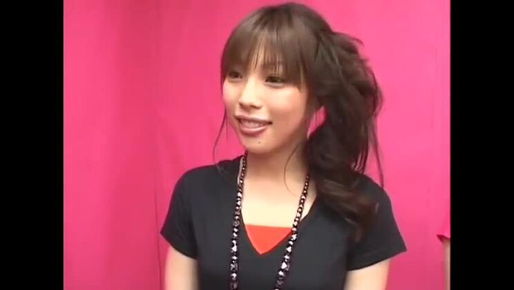 La splendida troia giapponese è fottutamente dura