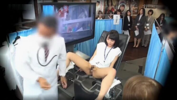 Ragazza giapponese formosa e sexy