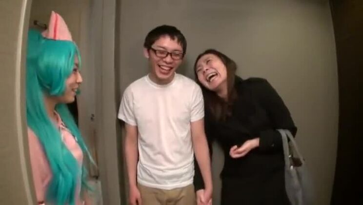 Honey ragazza asiatica in un video porno perverso