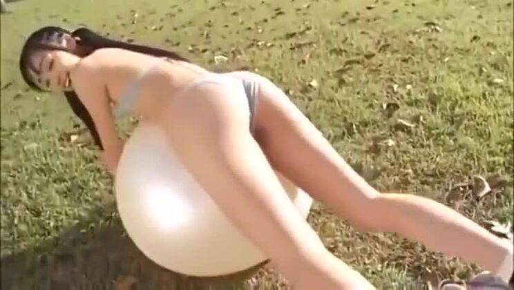 Una bellissima prostituta orientale bruna ha avuto una scopata hardcore