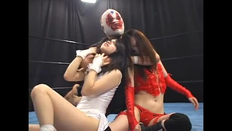 Incredibile cagna giapponese incarna il suo sogno feticista