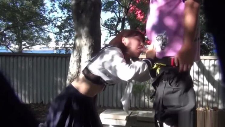 Bella prostituta giapponese scopata duramente in pubblico