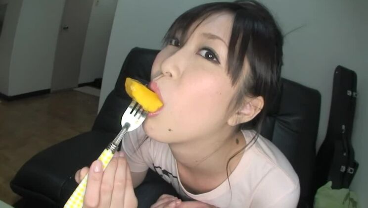 Seducente cagna orientale con hot porno amatoriale