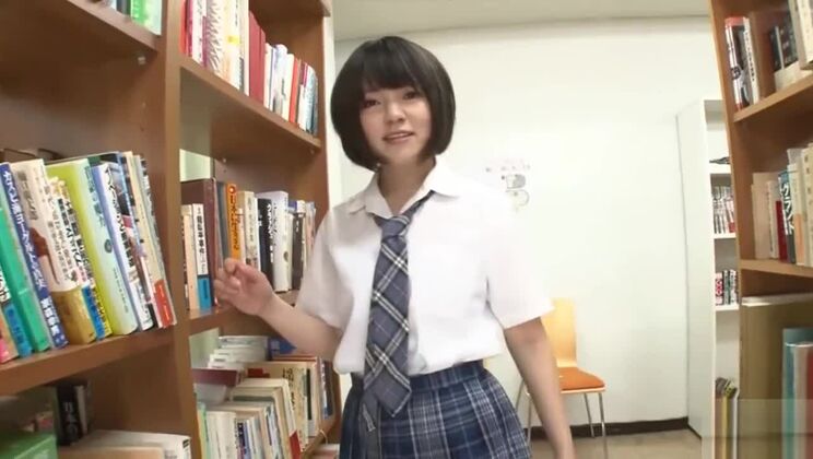 Una ragazza asiatica ultraterrena si esibisce in un incredibile video porno amatoriale