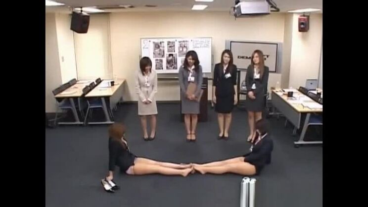 Bella puttana giapponese in un video hardcore molto caldo