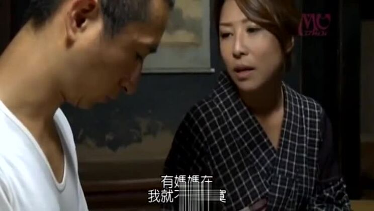 Splendida donna giapponese in un video porno hardcore