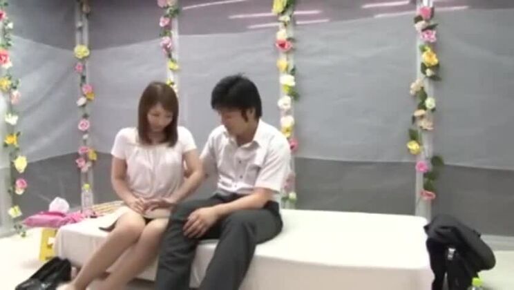 Una vera troia giapponese in un video porno amatoriale.