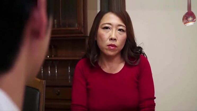 Affascinante prostituta asiatica in un video XXX fetish perverso