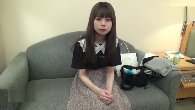 Bella ragazza asiatica in un bellissimo film porno cosplay