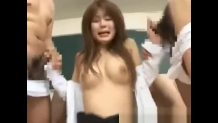 La splendida Megu Ayase, orientale, protagonista di un incredibile video porno interrazziale.