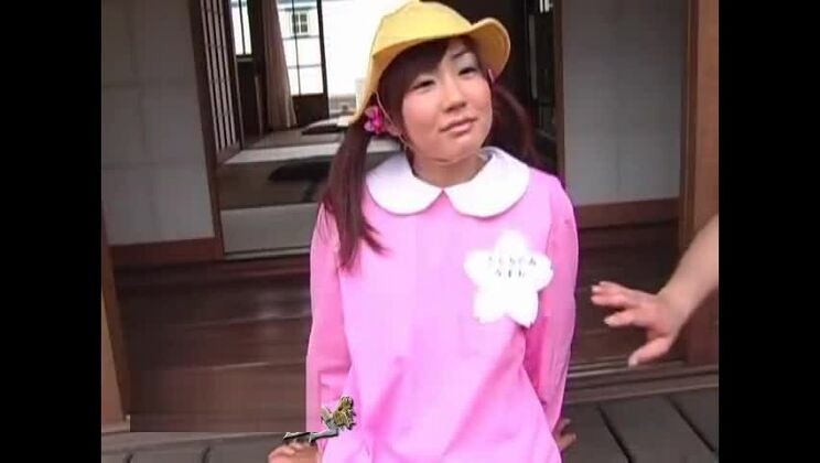 Una prostituta asiatica ultraterrena in un video XXX amatoriale privato.