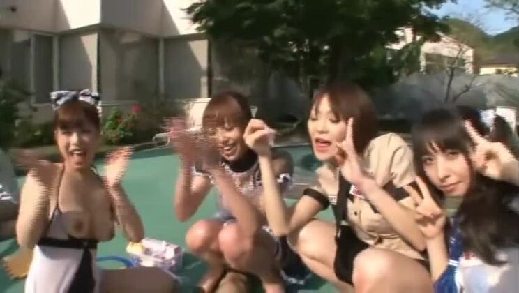 Affascinante donna giapponese dal seno prosperoso