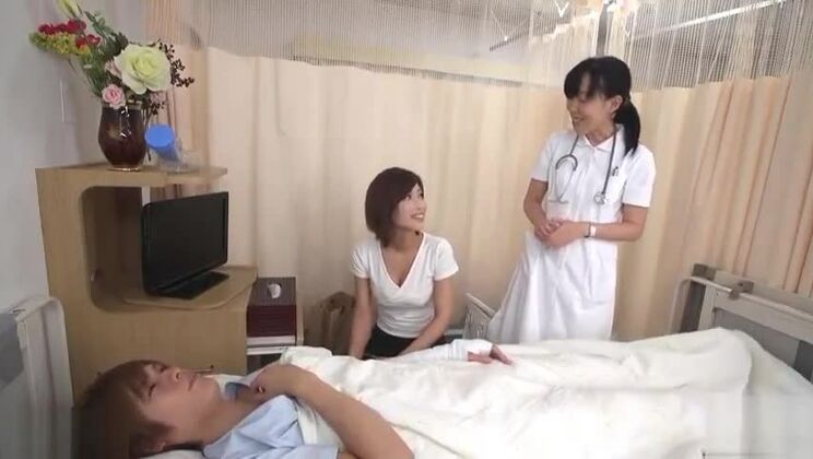 Cagna giapponese di classe in un video porno bukkake