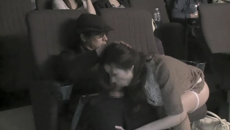 Giapponese di classe Donna sposata che realizza i suoi sogni feticisti in un luogo pubblico