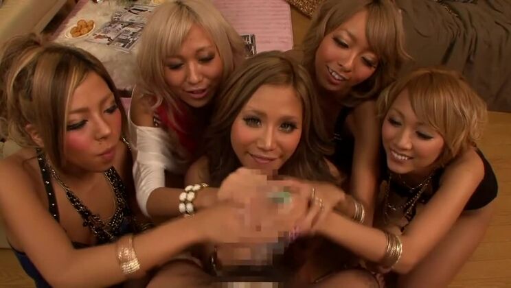 Video porno porno della pornostar con Rio Sakura, Mary Hayakawa e Mana Izumi