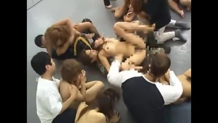 Piacevole troia giapponese dalle tette grosse