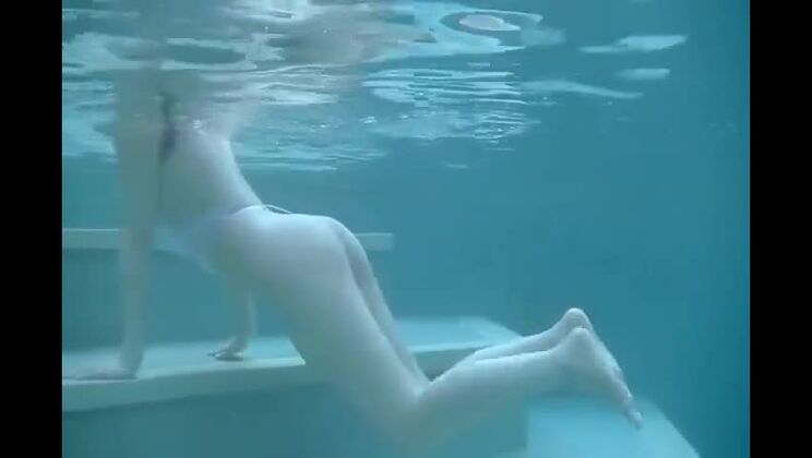 Bellissima donna giapponese protagonista di un bellissimo video di sesso fetish