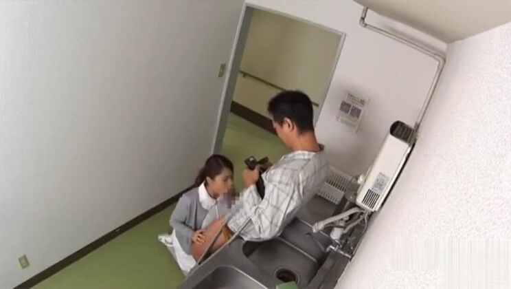 Deliziosa signora asiatica