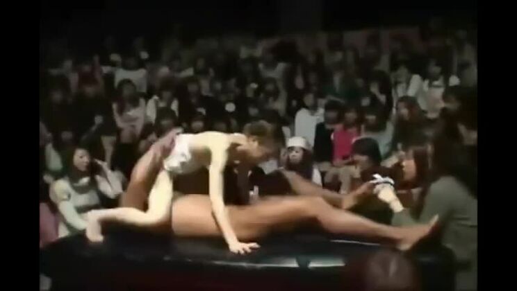 Succosa sgualdrina orientale in un vero video porno amatoriale