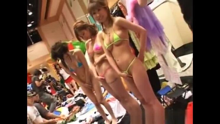 Donna asiatica ultraterrena fuori casa