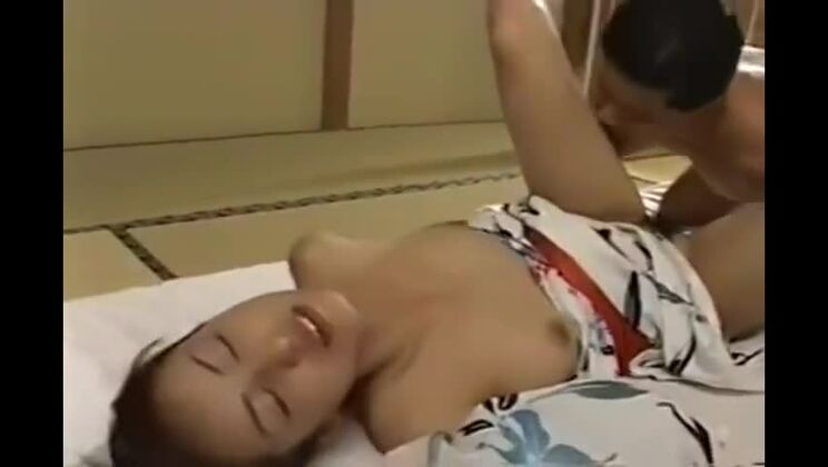 Deliziosa donna asiatica formosa