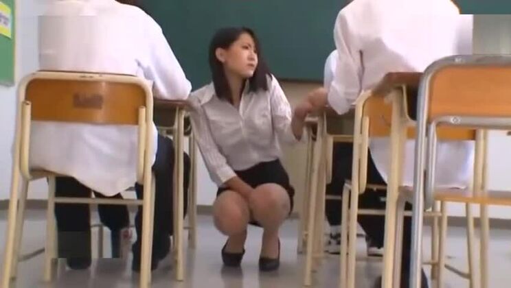 Affascinante giapponese huzzy nel film porno fetish