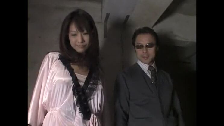 Una procace giapponese dalle tette celestiali in un video XXX fetish perverso