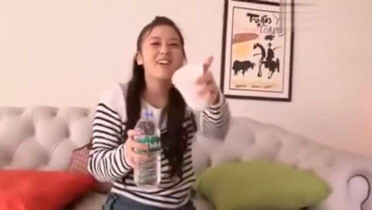 Affascinante prostituta giapponese che si esibisce in un incredibile video di sesso amatoriale