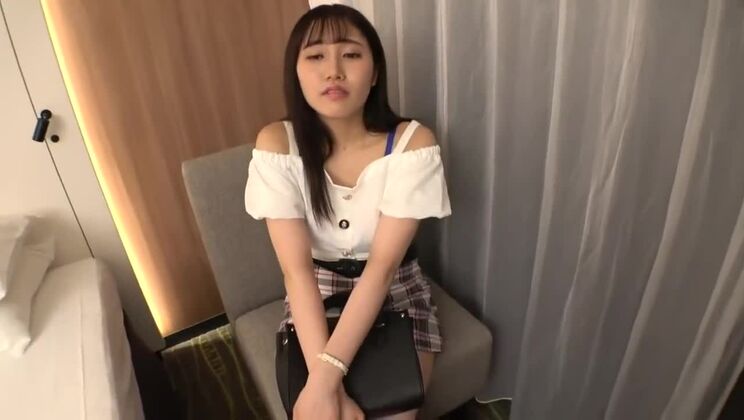 Una bella troia orientale che fa sesso hardcore fantastico