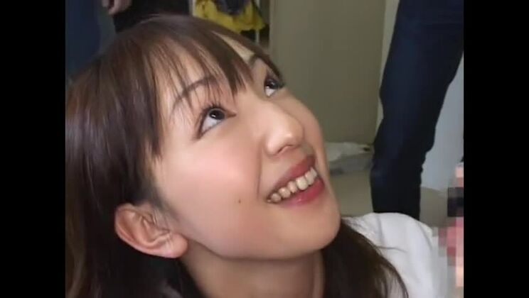 affascinante ragazza asiatica formosa