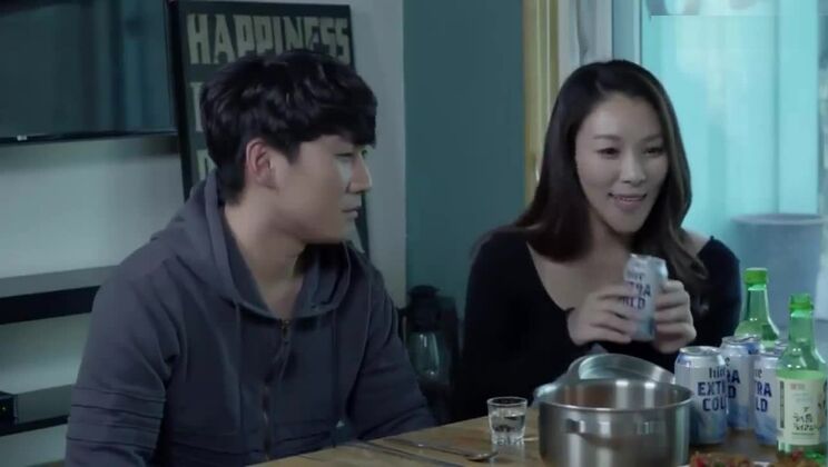 Video porno asiatico provocante con un bellissimo fetish.