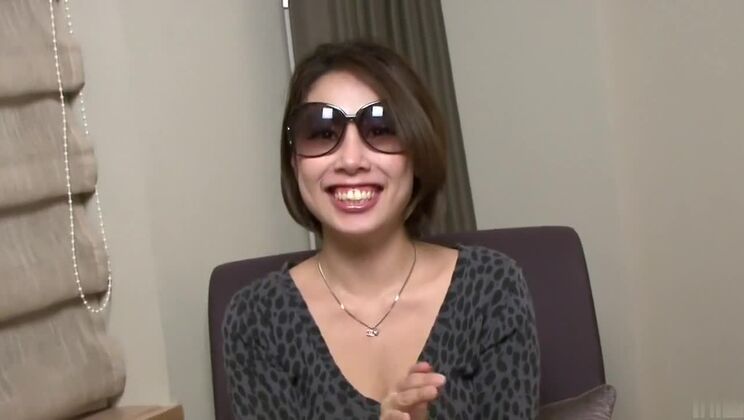 Splendida ragazza giapponese in una scena hardcore sfrenata