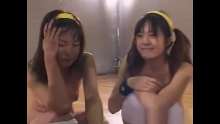 Una divina signora orientale viene scopata in un video porno amatoriale all'aperto