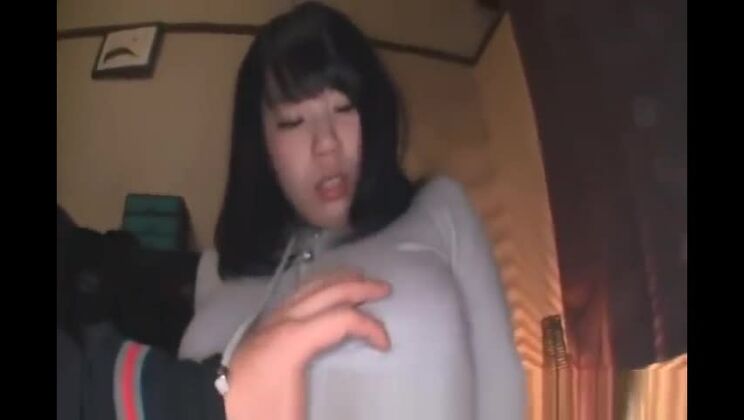 Ammirevole signora orientale dal seno prosperoso