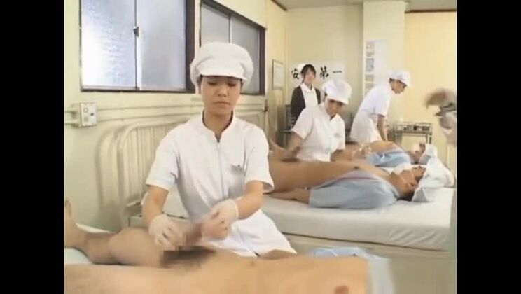 Una graziosa ragazza giapponese incinta viene scopata duramente