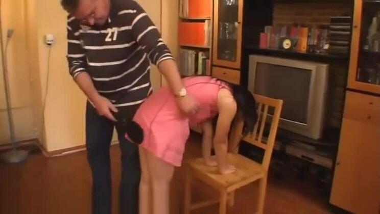 Seduzione di una cagna orientale in un video porno fetish